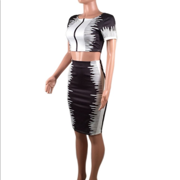 Lovely stylish round neck 2 pieces skirt set. - Picture 3 of 4